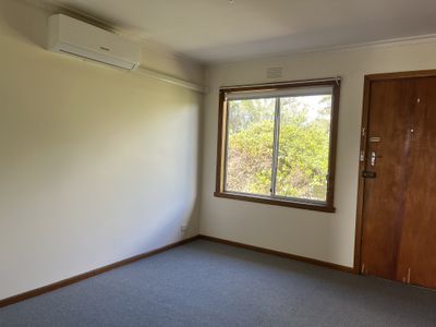 2 / 6 Portarlington Road, Newcomb