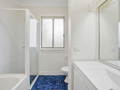 2 / 8-12 Ocean Parade, The Entrance