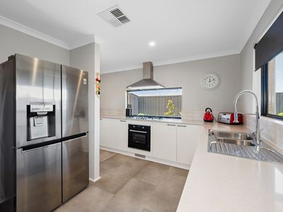 26 Gossan Chase, Piara Waters