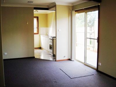 10 / 3 Commerce Drive, Warilla