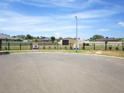 8 Ombana Court, Ascot