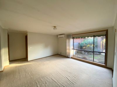 2 / 2 Maplehurst Avenue, Hoppers Crossing