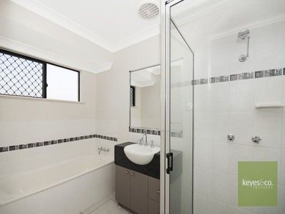 30 Sea Eagle Circuit, Douglas