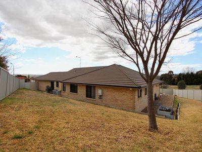 19 Hurley Close, Llanarth