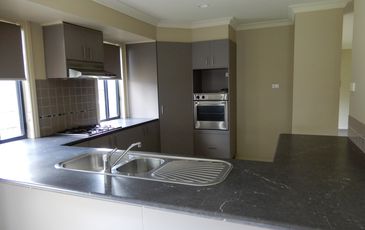 8 Castle Court, Beaconsfield