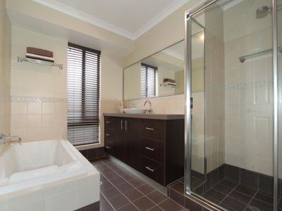 44 Longmore Parade, Broadwood