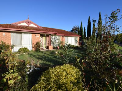 2 Macleod Way, Lynbrook
