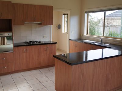 4 / 16 McTavish Boulevard, Horsham