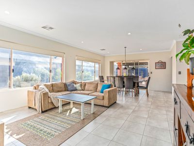 21 Sarsaparilla Ramble, Byford