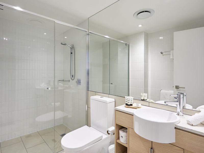 2104 / 2663 Gold Coast Highway, Broadbeach