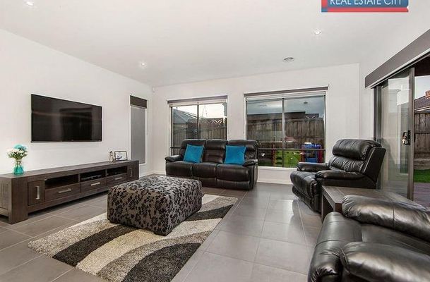 10 Torino Avenue, Greenvale