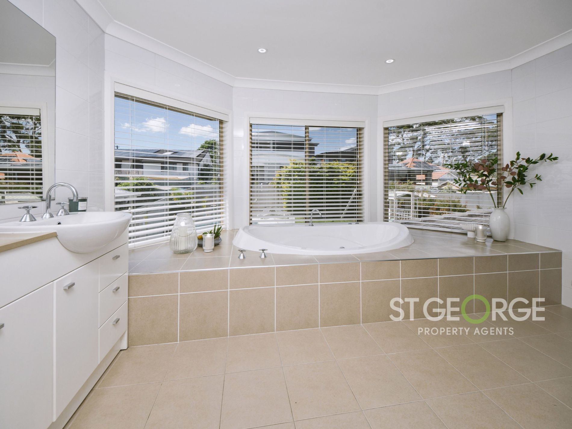 14 Rocklea Crescent, Sylvania