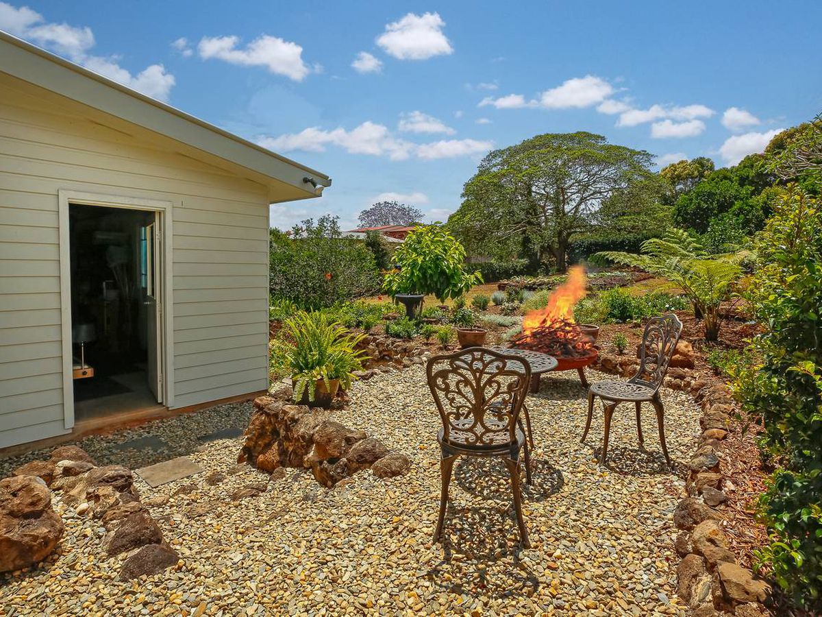 10 Barrine Road, Yungaburra