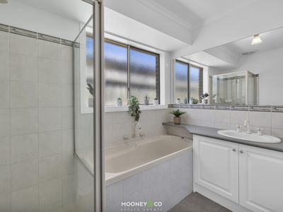 8 Blainroe Crescent, Cranbourne