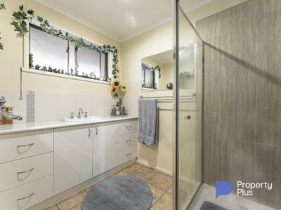 9-11 Clare Avenue, Lockington