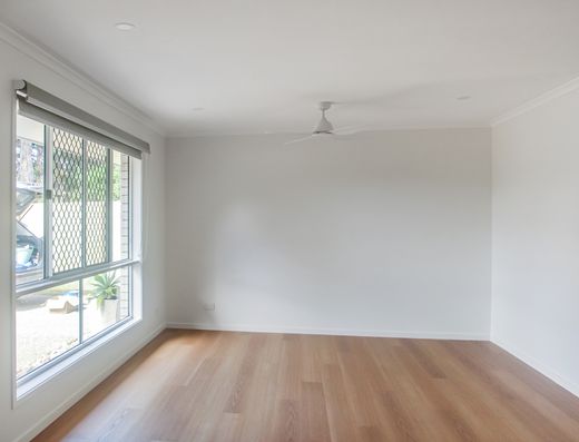 Refurbished Gem in Old Tewantin image 4