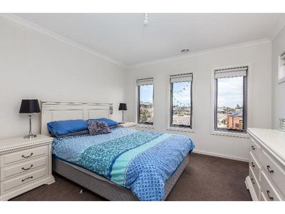 1 / 24C Billabong Court, Tarneit