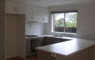 2 / 17 Henry Street, Pakenham