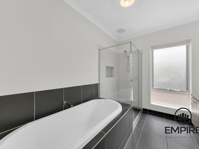 9 Grande Belmond Ave, Clyde