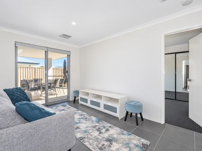 9 Pierrepoint Loop, Champion Lakes