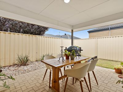 17 Pinot Loop, Pearsall