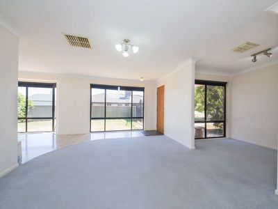98 Twickenham Drive, Dubbo