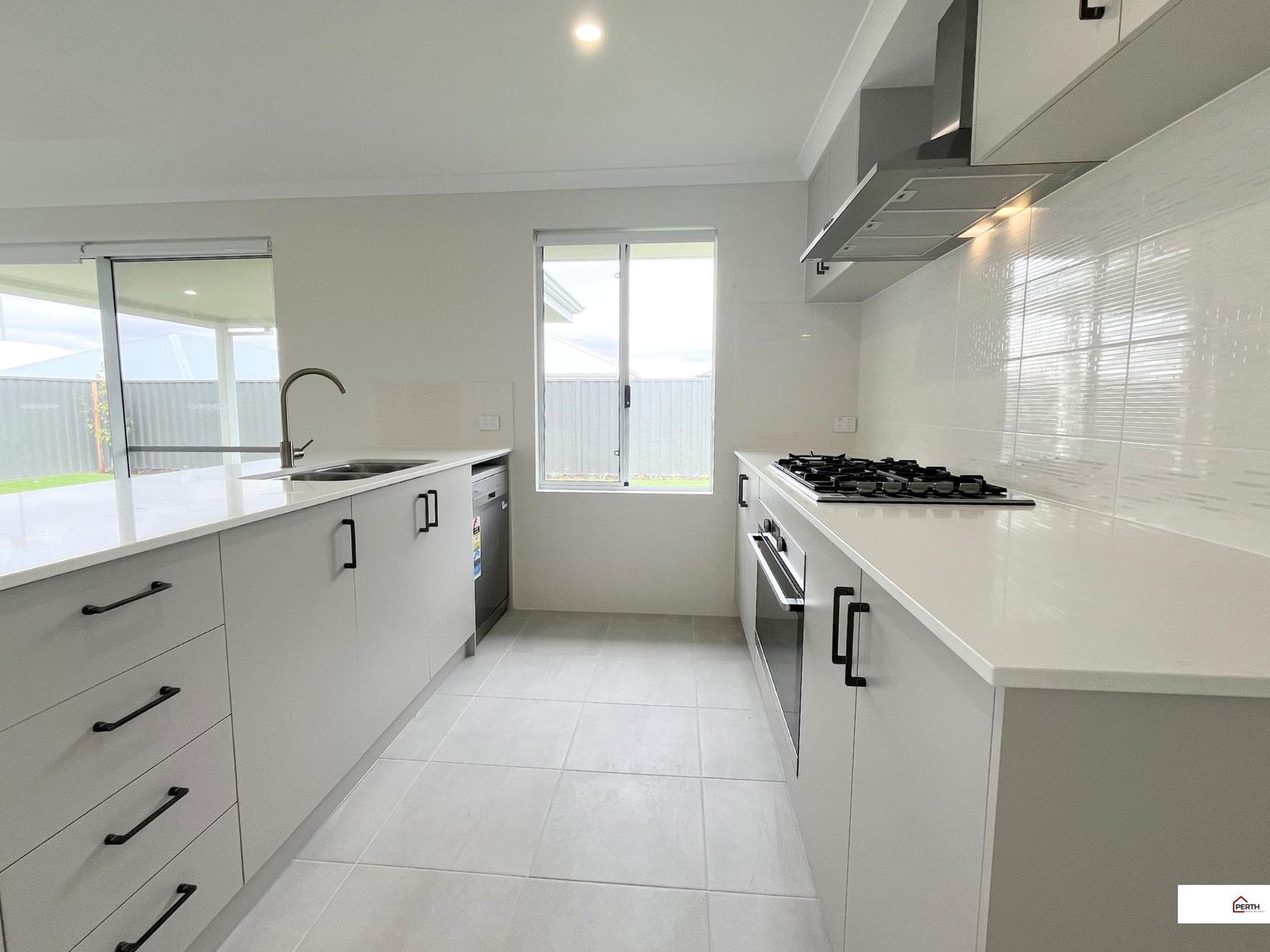 12 Oxley Street, Lakelands