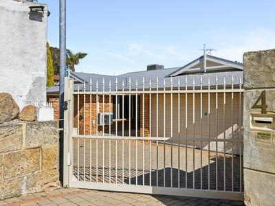 4 Golf View Street, Yokine