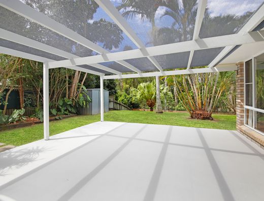 SPACIOUS HOME WITH PARK RESERVE BACKDROP image 15