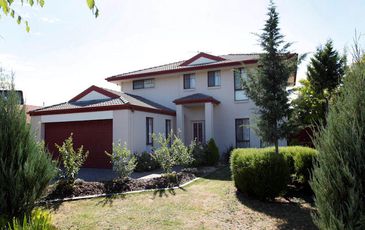 6 Grange Circuit, Beaconsfield