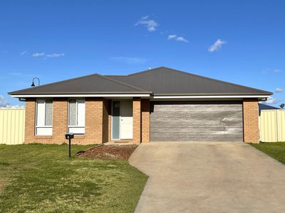 4 Howlong Crescent, Griffith