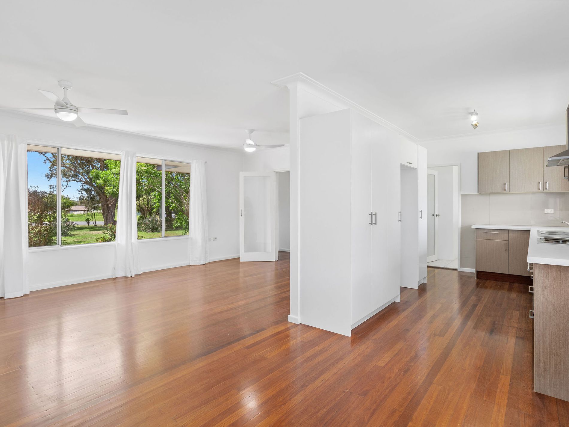 211 The Lakes Way, Forster