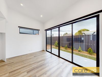 4 / 5 Maple Court, Doveton