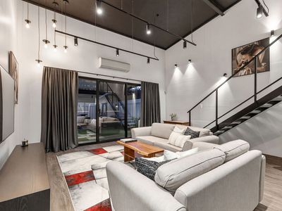 21 Livorno Boulevard, Piara Waters