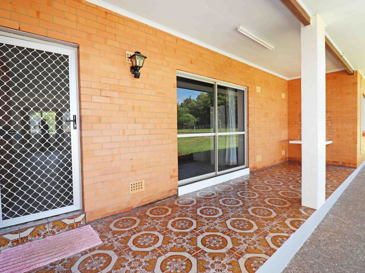 17 Grove Street, Atherton