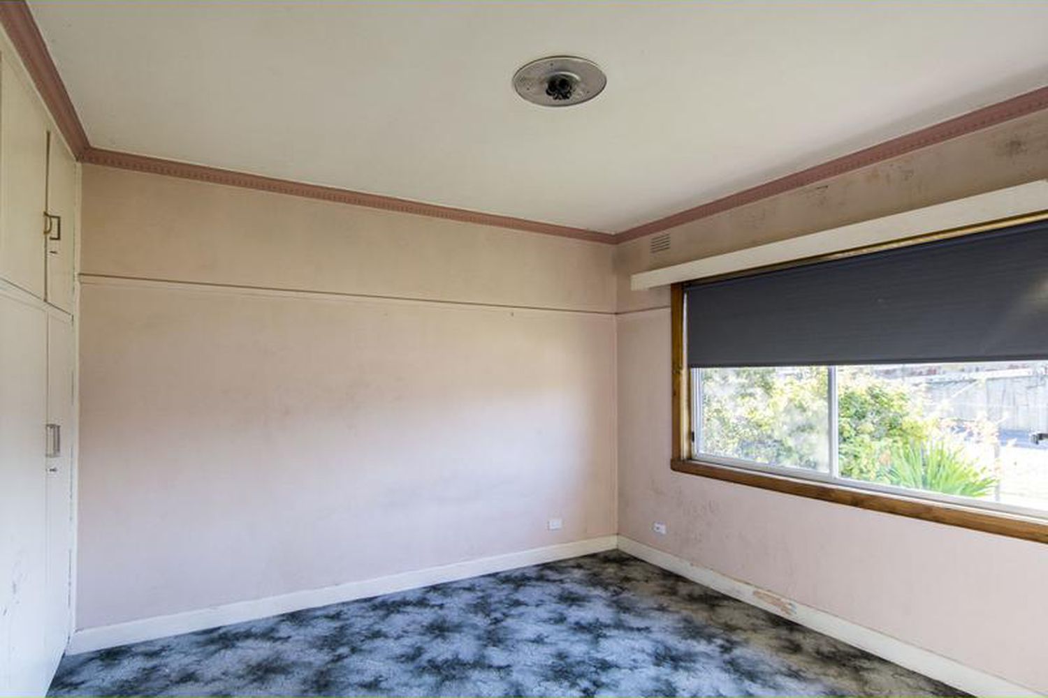 38 Railway Avenue, Horsham