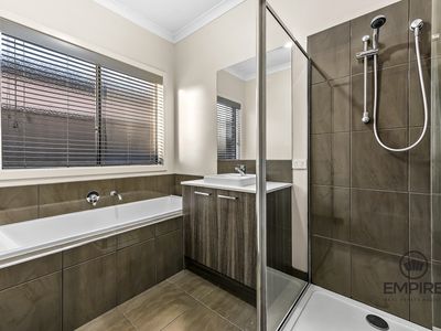 32 Parkhurst Drive, Cranbourne East