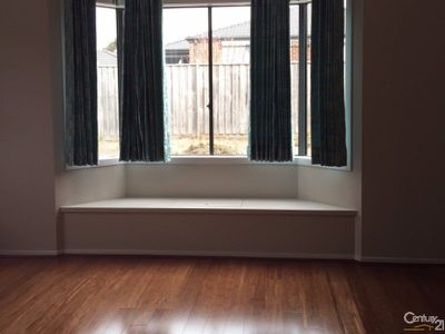 27S Westmoreland Avenue, Cranbourne North