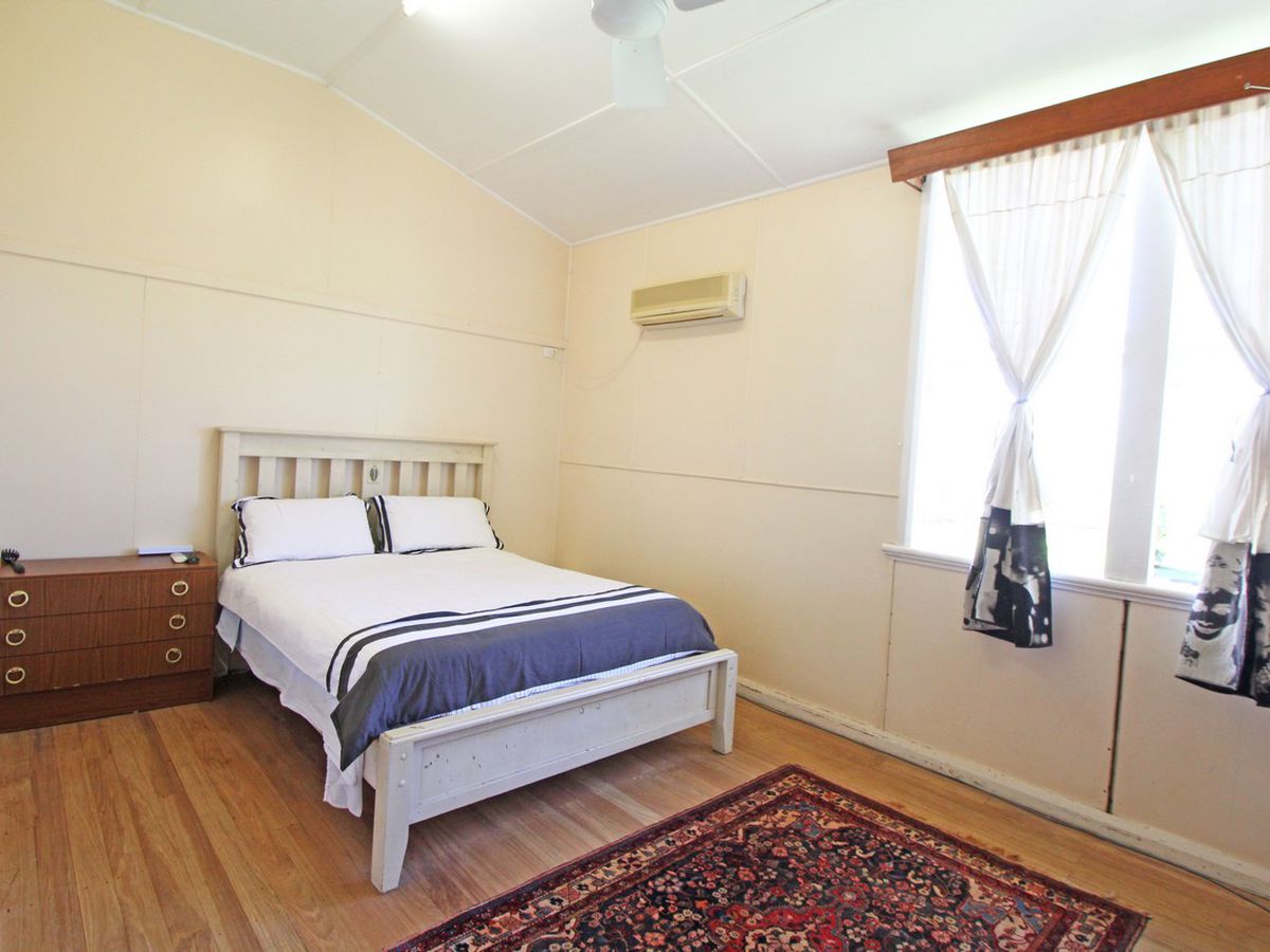 63 Planet Avenue, Atherton