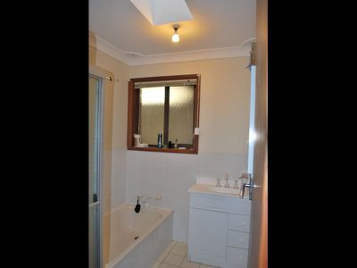 6 Howell Avenue, Kanahooka