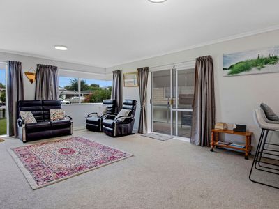 8 B Alexander Place, Otaki