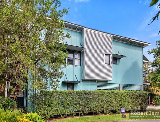 DUAL KEY TOWNHOUSE WITH MULTI USE OPTIONS! image 9