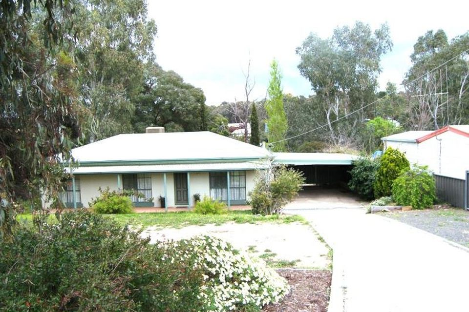 25 Specimen Hill Road, Golden Square