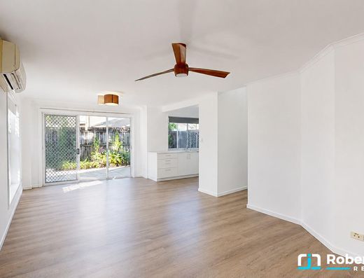 Townhouse in the heart of Coolum Beach image 2 Townhouse in the heart of Coolum Beach image 2