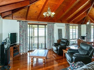 2 Tradewind Close, River Heads