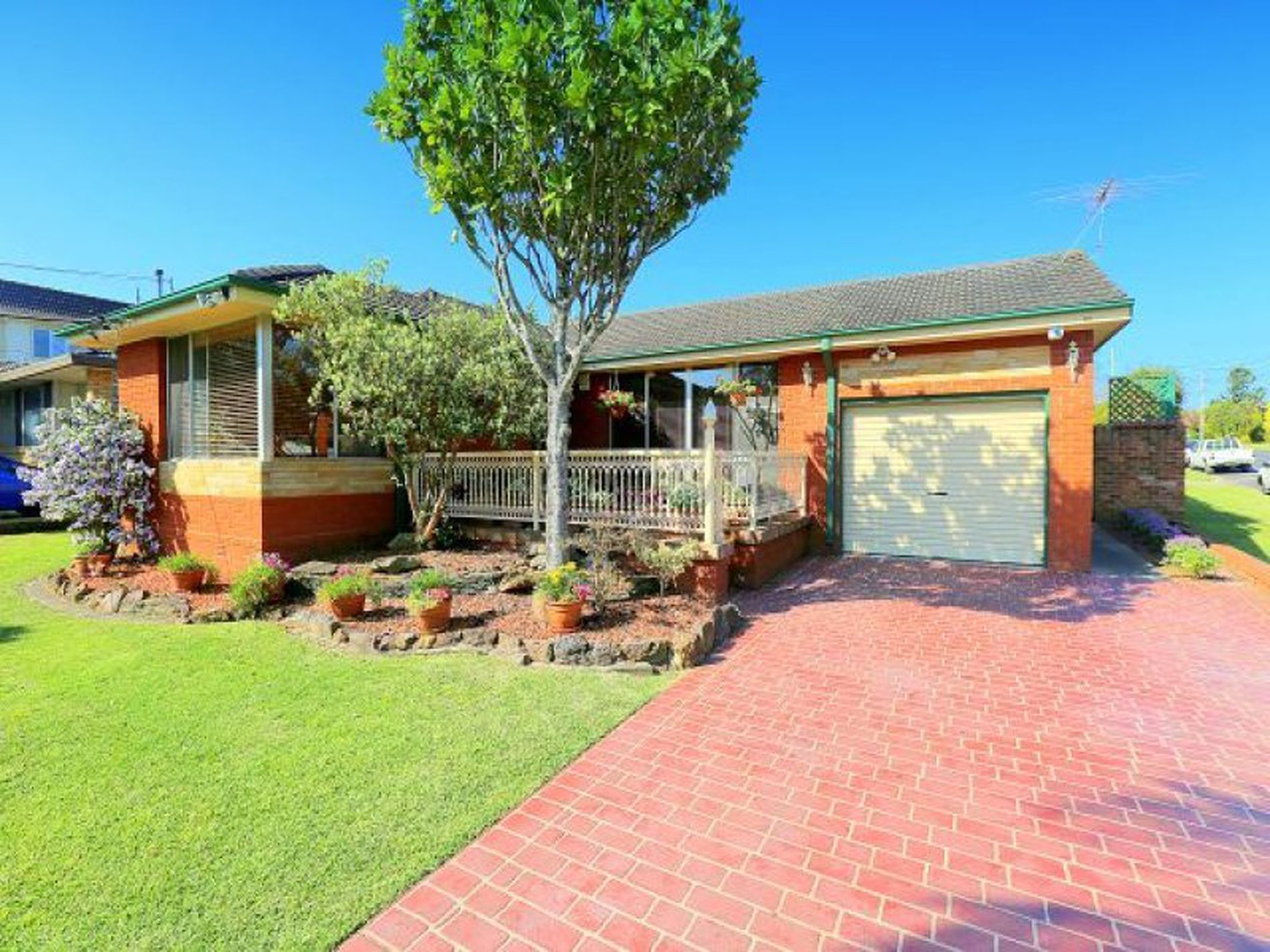 65 Wendy Avenue, Hall Quest Realty Group