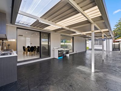 103 Oxford Street, Smithfield
