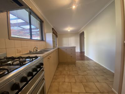6 Fountain Court, Werribee