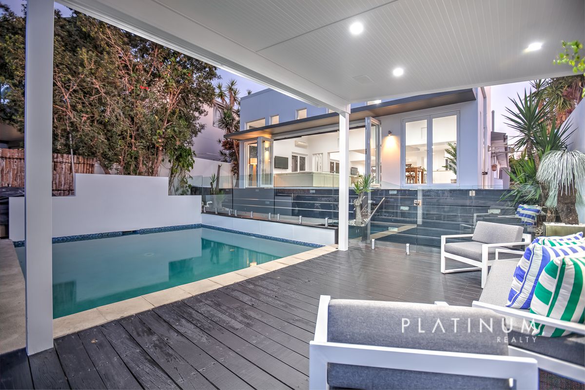 2 Rebecca Court, Broadbeach Waters