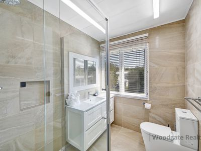 21 Esplanade Walkers Pt., Woodgate